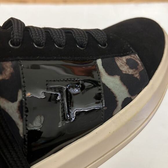 TARYN ROSE COLLECTION NWOT‎ SNEAKERS SIZE 37